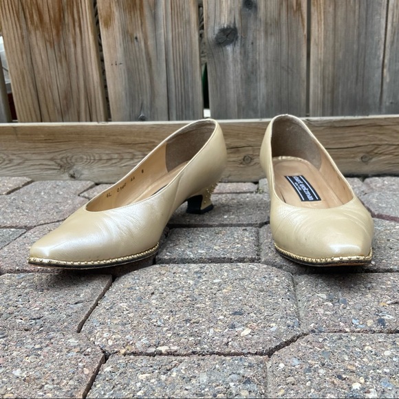 Stuart Weitzman women cream studded heel pumps. Size 8. Good used condition. - Picture 3 of 9